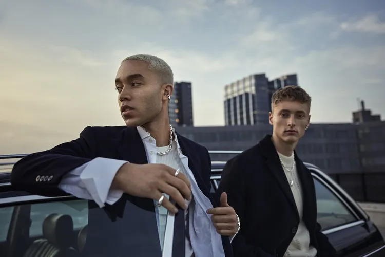 主打打破性別框架的Reflect系列旗下，也推出耳扣、戒指等多款全新設計。品牌提供