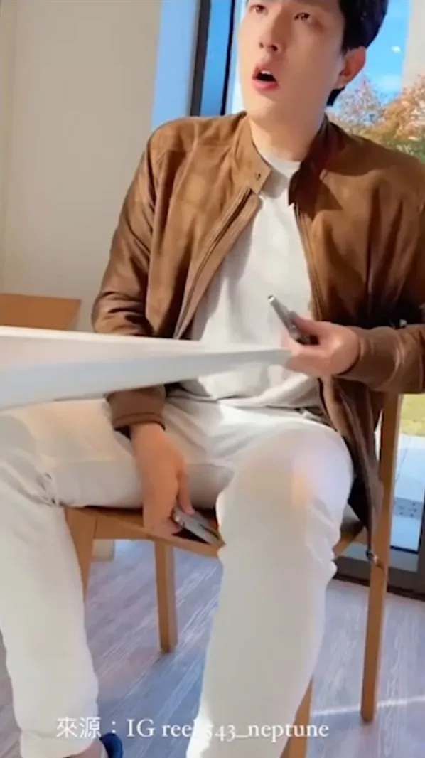 為了騙女友是要帶幾支手機啊！還要同型號同品牌同顏色，最重要是不要給錯支！IG :reel :543_neptune 提供