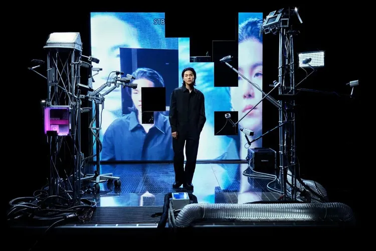 多才多藝的Suga，格外符合VALENTINO以「DI.VAs」（DI.ffrent VA.lues，多元價值）為核心主張的時尚理念。翻攝agustd IG