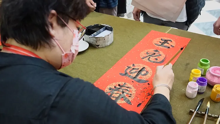 書法大師現場揮毫。創世基金會提供