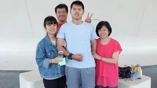 秦良丰重傷曾連爸媽都忘了 首篇寫作全文曝光!爸感動「熟悉的孩子回來了」