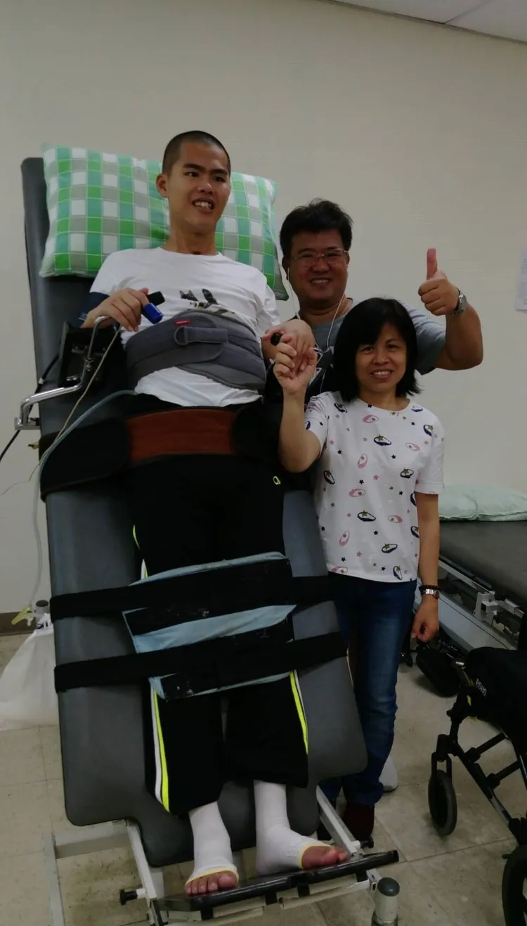 秦良丰受傷這四年半來，家人是他最大的支柱，但受傷之初，他曾因失憶連父母都認不出。秦爸爸提供