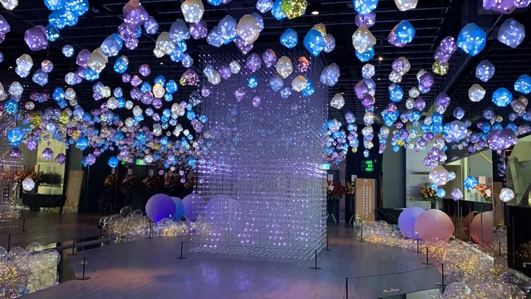 喜樂時代影城高雄總圖店為全台首座光雕藝術影城，今起四天推出姓名中有「兔」者可獲得免費看電影一年資格的活動。資料照片