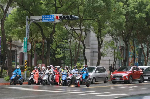 年轻男等红灯睡著! 重症医检查后惊:是罕病「发生率万分之5」