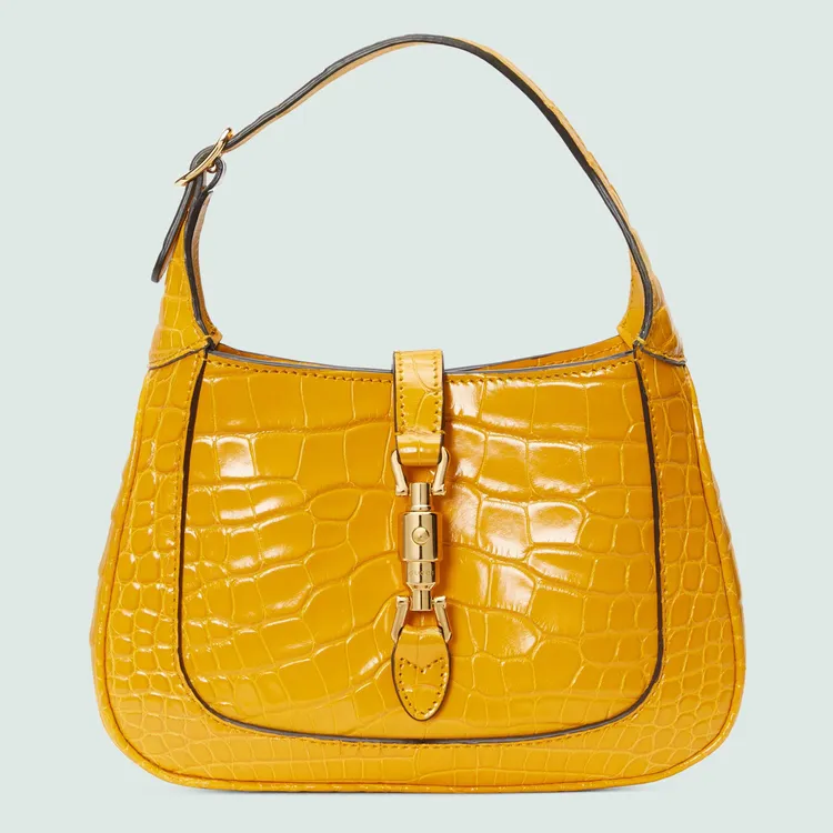Jackie1961黃色鱷魚皮迷你肩背包，63萬6400元。品牌提供