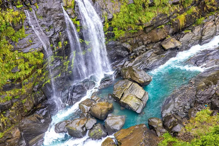 烏來瀑布是北台灣落差最大的瀑布，在日治時期被列為台灣八景之一，更有「雲來之瀧」的美名。新北觀旅局提供
