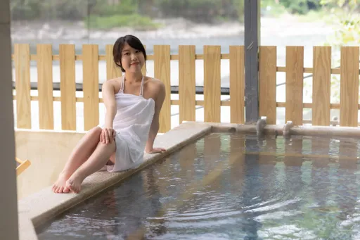 新北走春推薦2|烏來泡湯、逛老街 賞瀑布磅礡之美