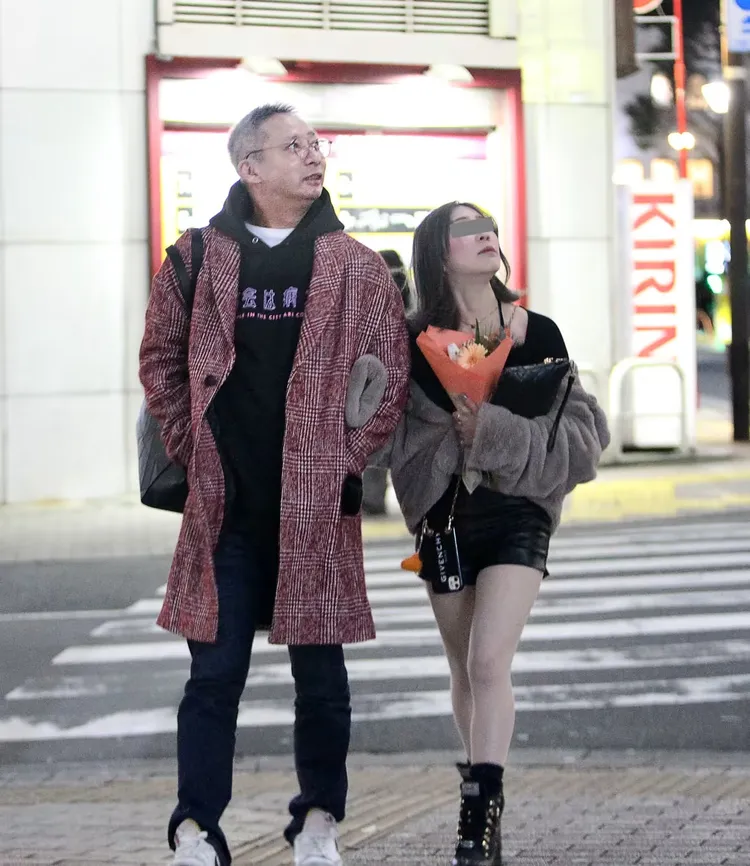 石田壹成（左）被拍到和女友在歌舞伎町約會。翻攝《FRIDAY》