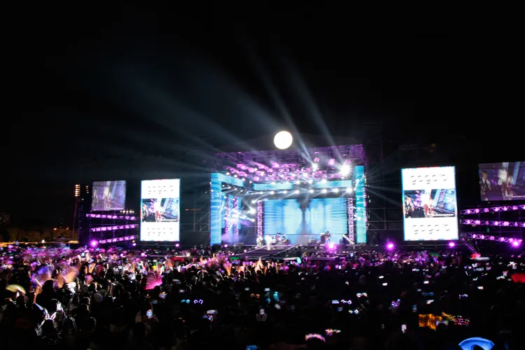 台中昨天在中央公園舉行的跨年晚會吸引超過22萬人前往同歡。曾雪蒨攝