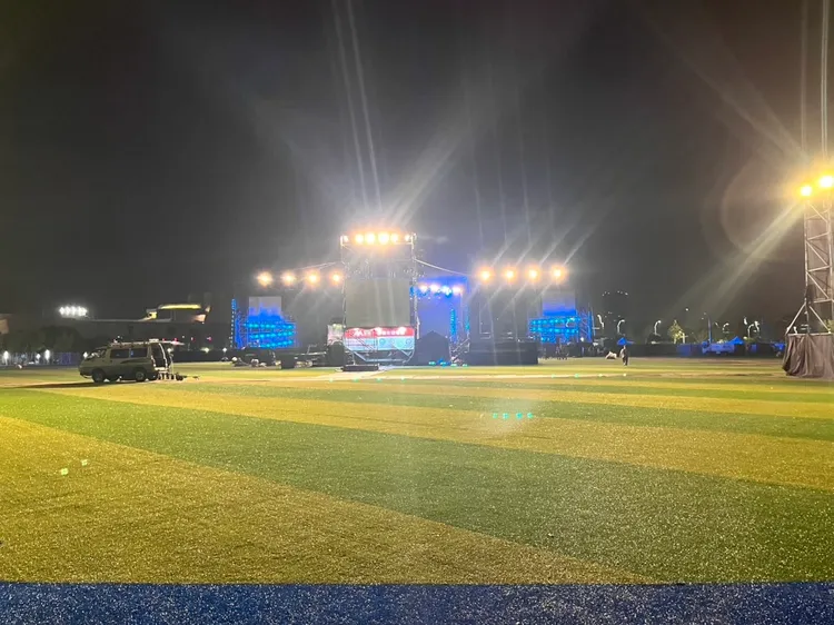 台中市環保局在今天天亮前就迅速清理中央公園跨年晚會現場環境，恢復原貌讓今天運動民眾如常使用。台中市環保局提供