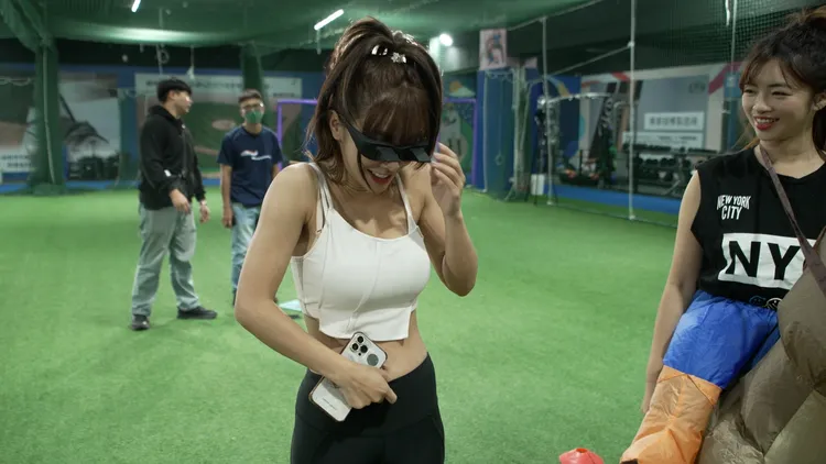 苡萱氣勢胸猛。懿想天開提供