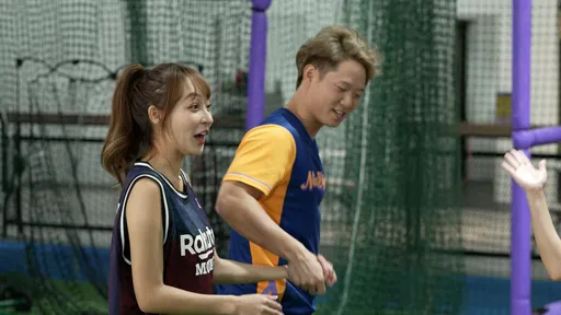 啦啦隊女神人設崩壞 林襄、苡萱被「超猛胸器」阻擋視線