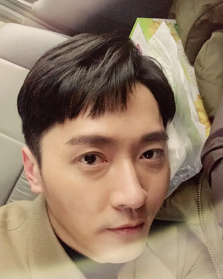 馬俊麟躺在車上休息。翻攝馬俊麟臉書