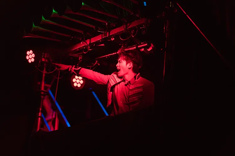 博恩賣力演出《極限震撼》。寬宏藝術