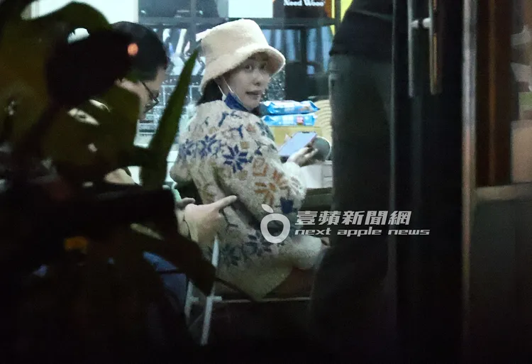 張景嵐臉看上去有點水腫。特勤中心攝