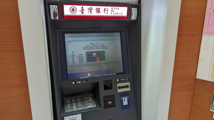 台銀ATM已有8成是新鈔。林巧雁攝