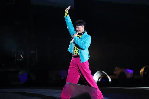 金曲歌王唱跨年!台上驚遇這件事 他故作鎮定:內心狂念佛號