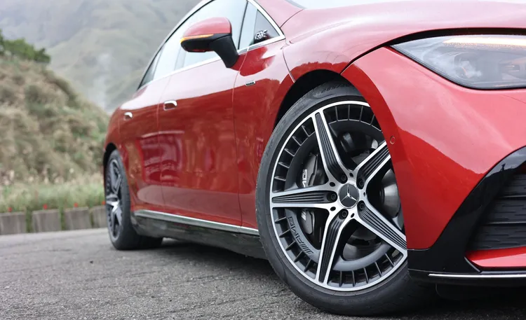 專屬輪圈造型獨特美觀。翁玉信攝