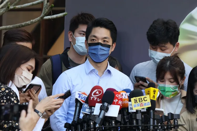 蔣萬安今日到大溪謁靈，在回憶蔣經國對這片土地的付出時有些感觸，因此眼眶起霧。彭欣偉攝