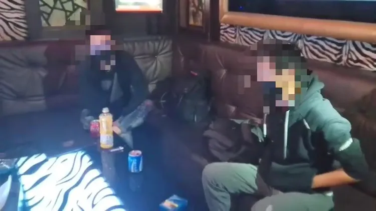 何男(左)向警方供稱並未攻擊陳男(右)。中和警分局提供