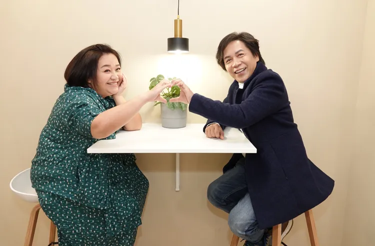 許傑輝（右）、鍾欣凌開心合影。陳德興攝