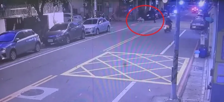 槍手狙殺桃園角頭「黑人」郭信一。翻攝記者爆料網