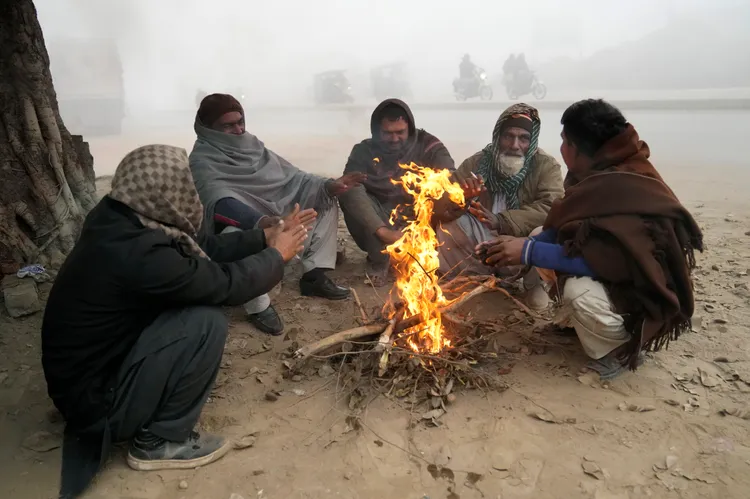 巴基斯坦鄉間使用柴火仍非常普遍。美聯社