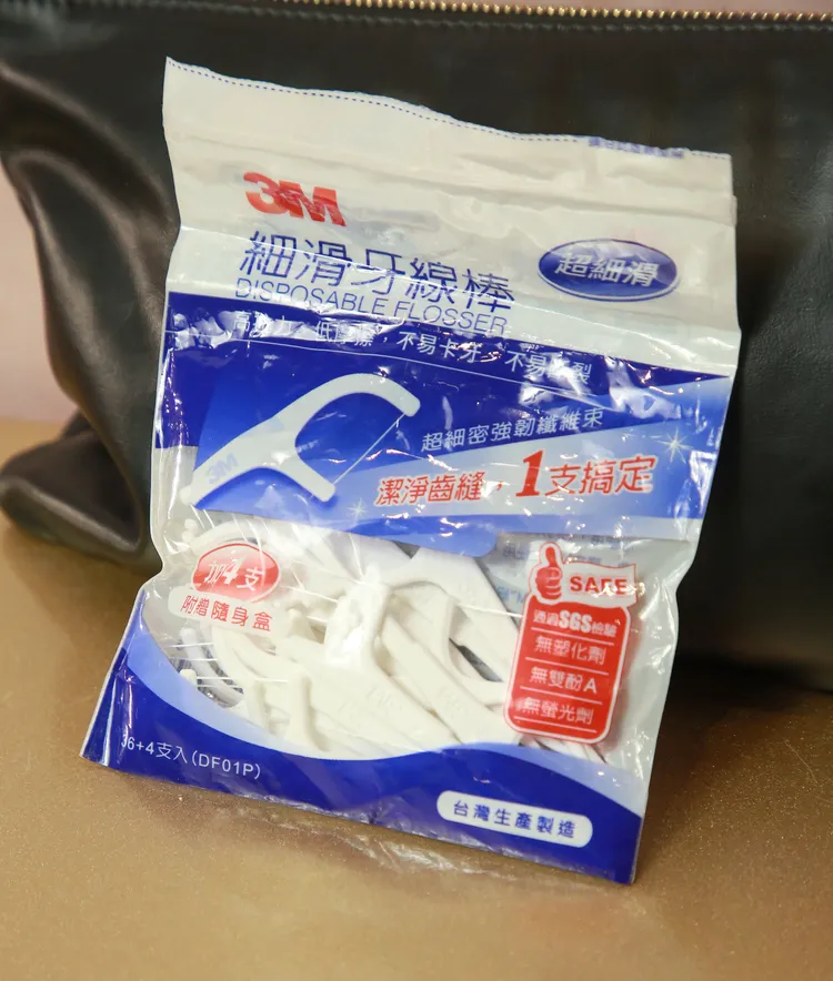 牙線棒被她稱為是「人生必備」。朱世閎攝