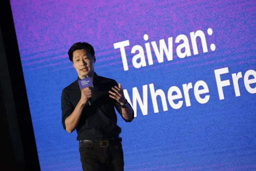 林昶佐親曝學外語撇步！　笑喊這句話一定要學