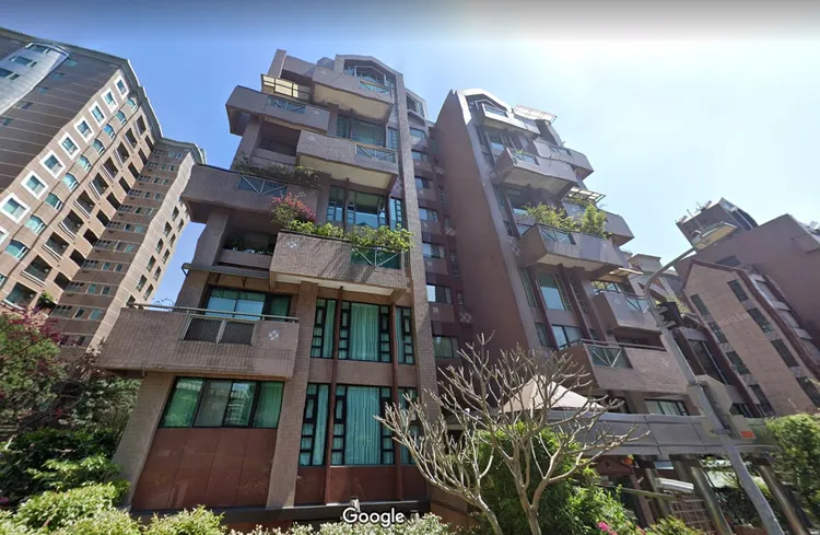 皇家凱悅出現實登交易紀錄，買賣方法人均是瑞芳李家成員。翻攝googlemap