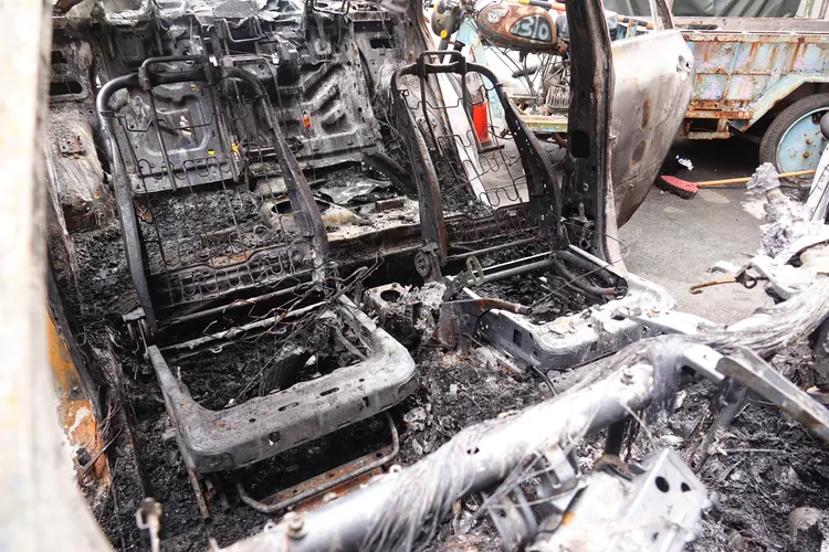 嫌犯作案用車輛已被焚燒滅跡。施昂強攝