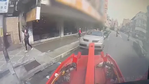 網友驚呼最速傳說!僅花13秒拖走違停車? 中和警回應了