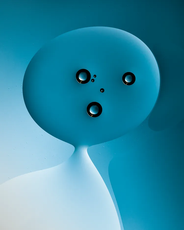 「人為」類別首獎，畫面為2滴油相融的瞬間。©Matt Vacca | cupoty.com