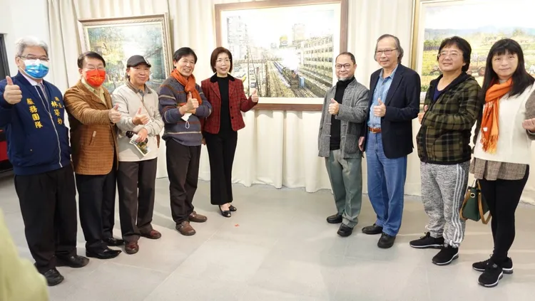 為迎新年到來，宜蘭市立圖書館3樓的城東藝廊舉辦「台灣印記－楊年發西畫展」，作品呈現昔日台灣農村景致。公所提供