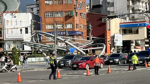 春節大量人潮湧進淡水 防壅塞!警啟動交通疏導滿場機制