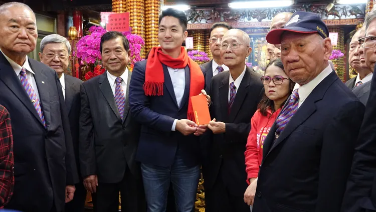 蔣萬安分享，昨天晚上全家團圓吃年夜飯，氣氛很溫馨。莊宗達攝