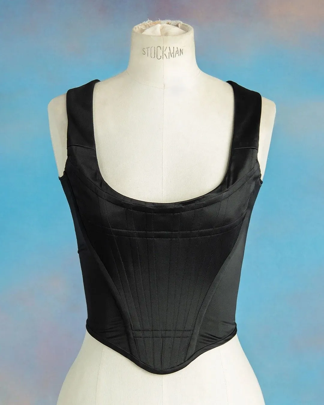 Vivienne Westwood Gold Label 2022秋冬Wild Beauty系列。品牌提供