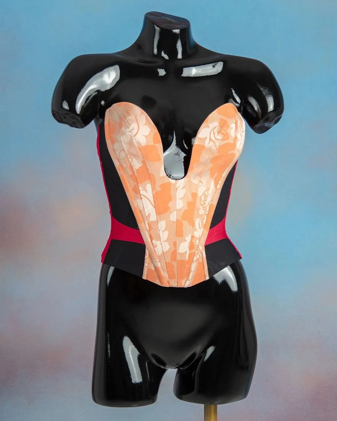 Andreas Kronthaler For Vivienne Westwood 2020春夏Rock Me Amadeus系列女款。品牌提供