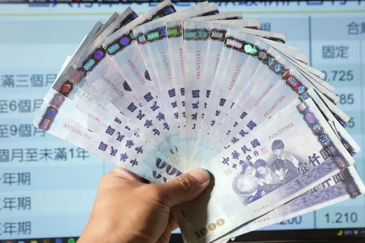 熱錢湧入！　台幣驚見2字頭