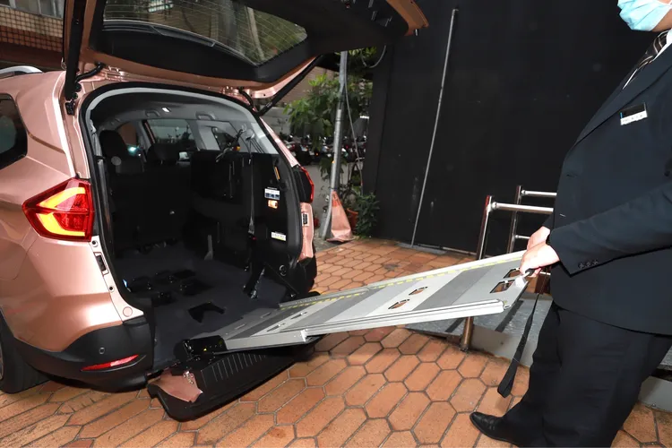 百萬休旅車將服務偏鄉學童和長者。民視提供