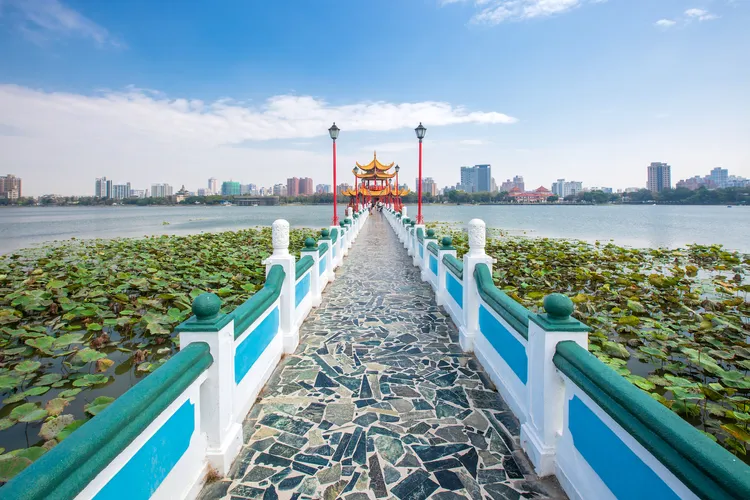 蓮池潭五里亭。高市府觀光局提供