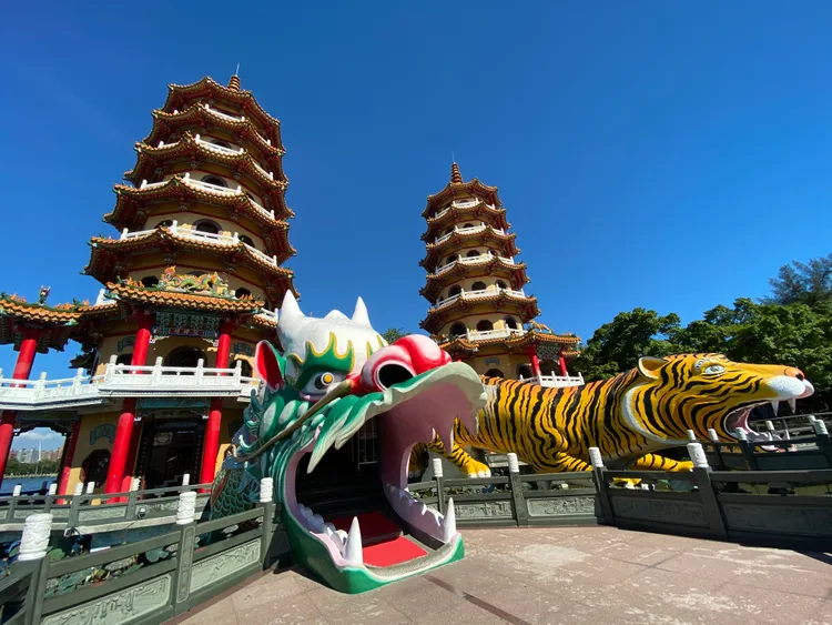 蓮池潭龍虎塔。高市府觀光局提供