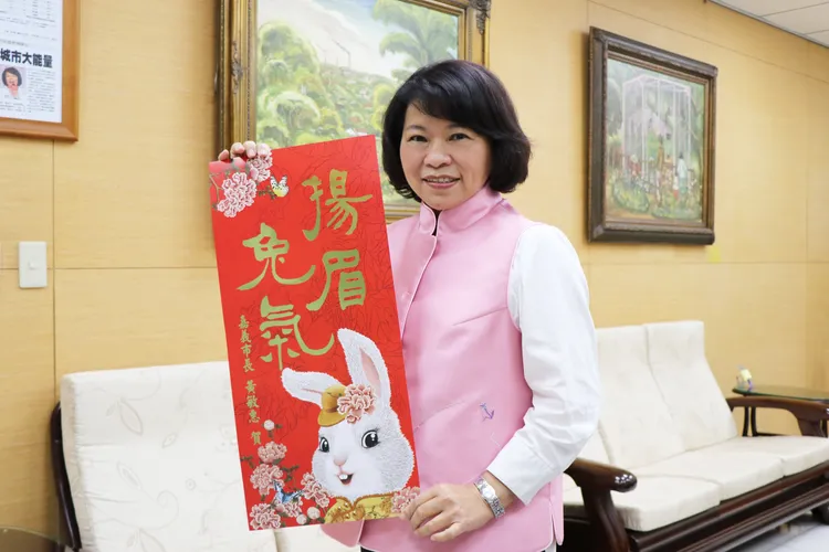 「揚眉兔氣」春聯吸睛又討喜。嘉市府提供