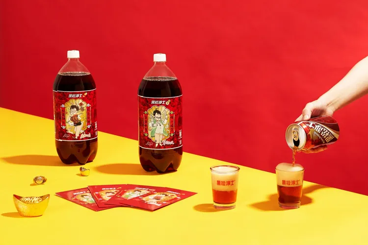 算命阿姨廖麗芳「降落」黑松沙士，必備元素爆米花不可少。業者提供