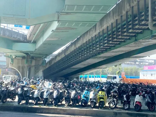 新市變成新竹？機車托運搞烏龍　一副無所謂還嗆聲！網支持「完成他的願望」