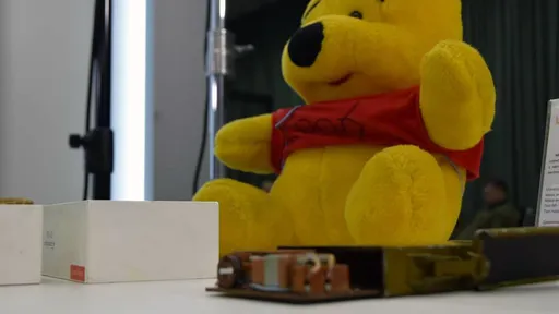 別接近小熊維尼「竟然是炸彈」 俄軍改造殺平民!小米手機盒開了會死人