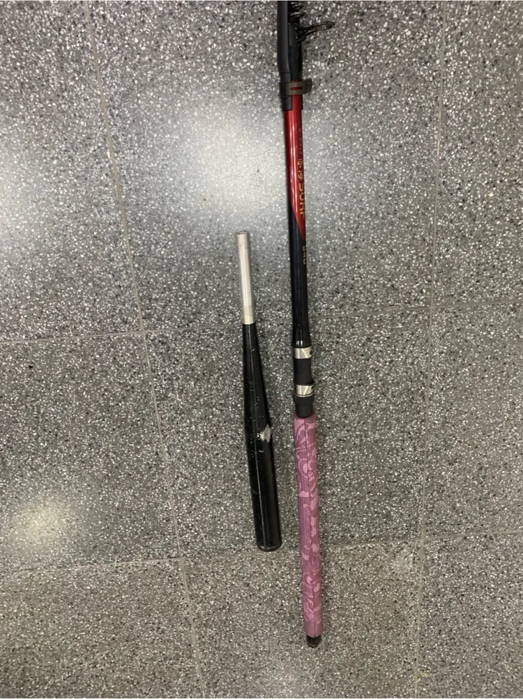 黃男及李男持鋁棒及釣魚桿毆打陳男。三重警分局提供