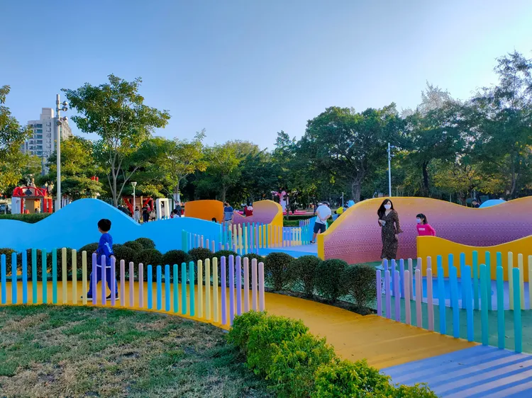 觀光局團隊於蓮池潭東北側打造專屬兒童的森林公園與景觀迷宮。觀光局提供