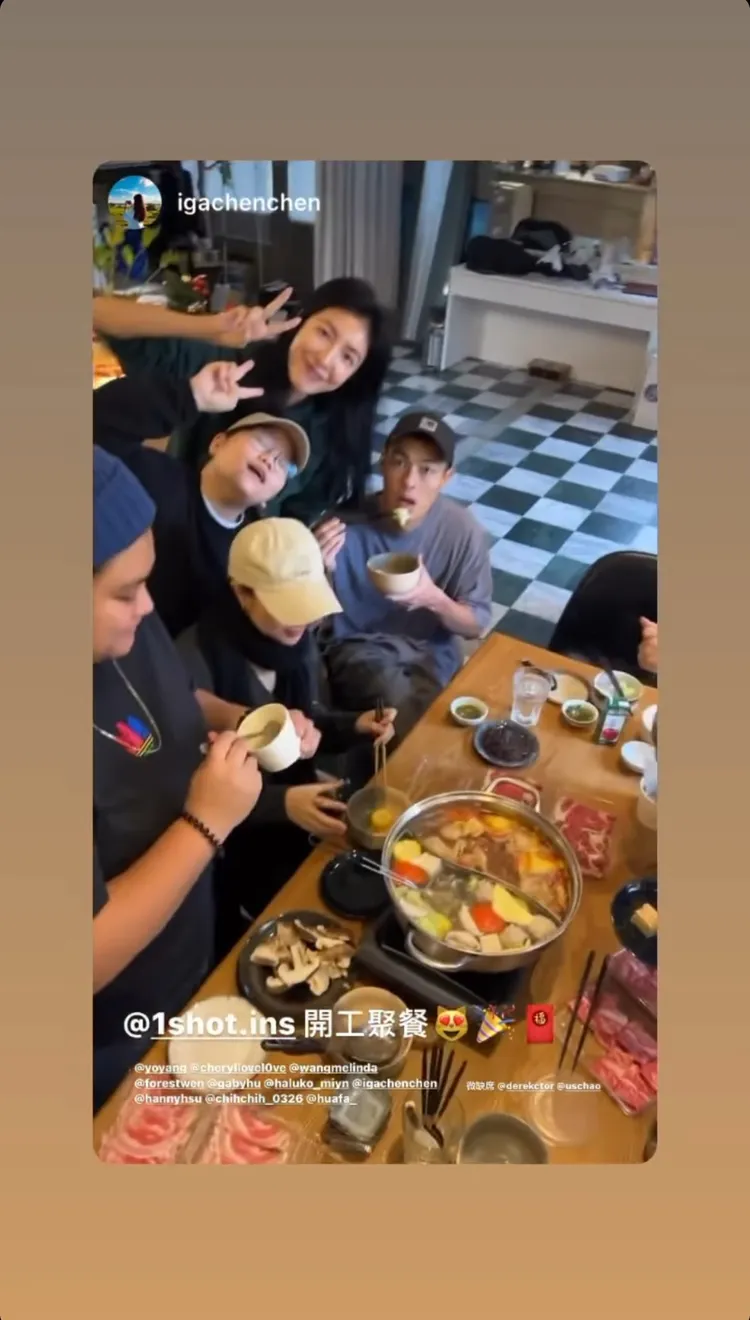 温貞菱和同門楊謹華、楊祐寧夫婦開工同樂。翻攝 igachenchen IG