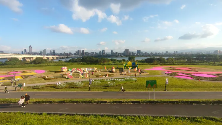 位於中興橋旁新店溪、大漢溪交界處的三重鴨鴨公園。黃子騰攝